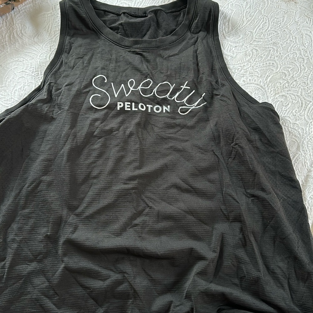 Peloton lululemon workout top